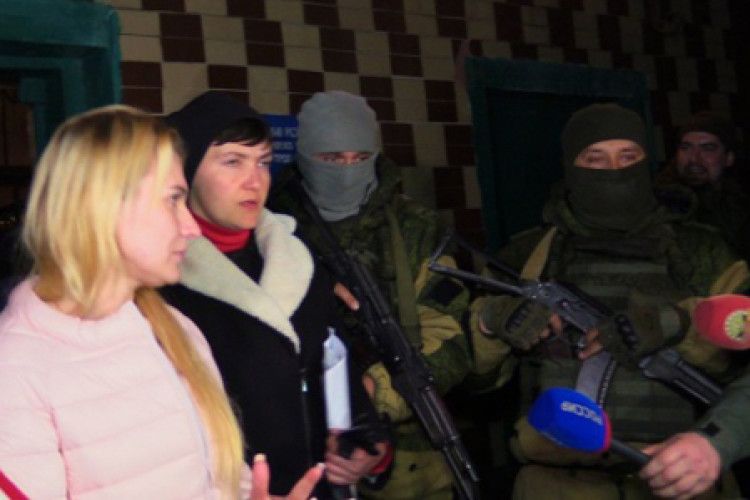 Савченко з бойовиками в Донецьку сходила до українських військовополонених (Фото)