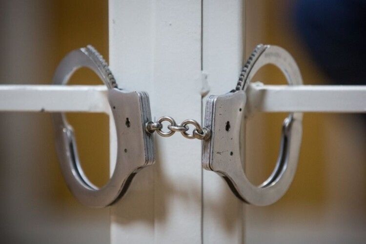 На Волині двоє чоловіків викрали 17-річну дівчину, вивезли в ліс і побили