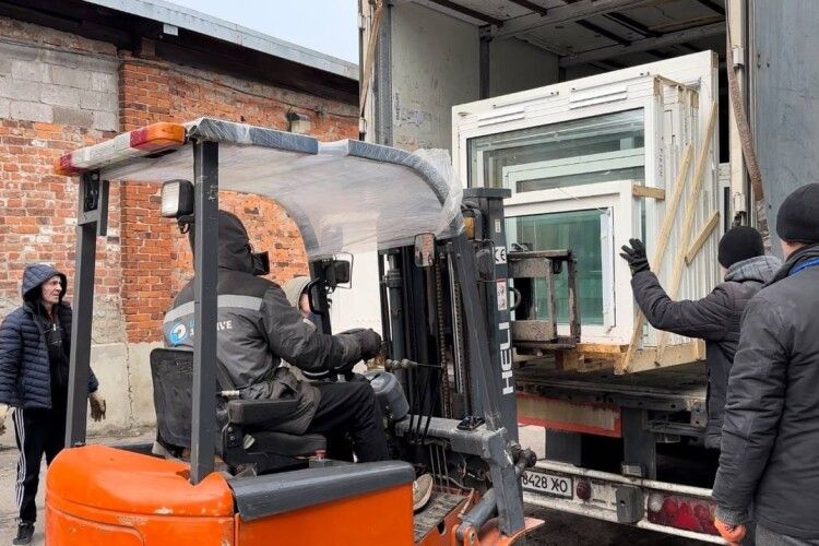 Волинь допомагає: у Харківську область відправили вікна та двері