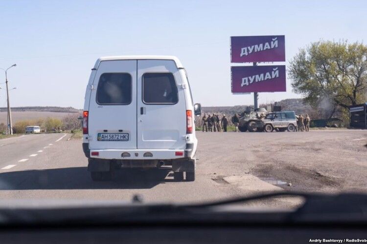 «Вдома на лінії фронту». Як голосують у Новотроїцькому