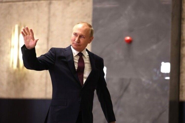 «Місяцеподібне» обличчя путіна, ймовірно, викликане медикаментозним гормональним лікуванням
