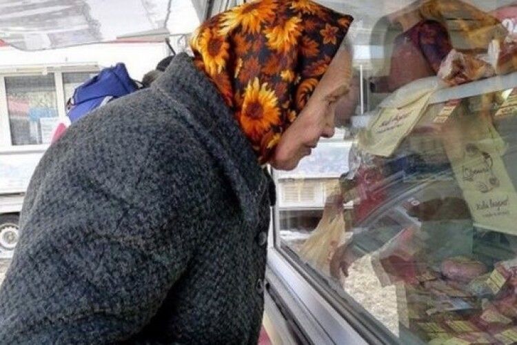 Для майже половини українців грошей вистачає тільки на їжу
