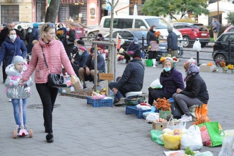 У Львові судили жінку, бо в центрі міста продавала молоко «з рук»