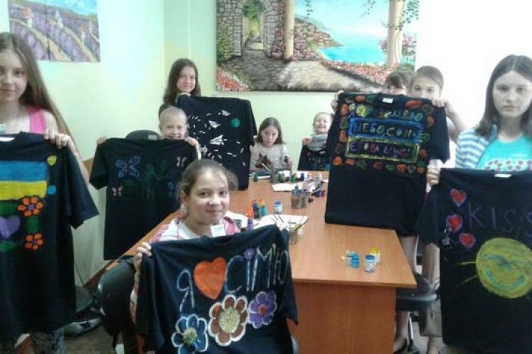 Мрії луцьких діток розквітли на... футболках (ФОТО)