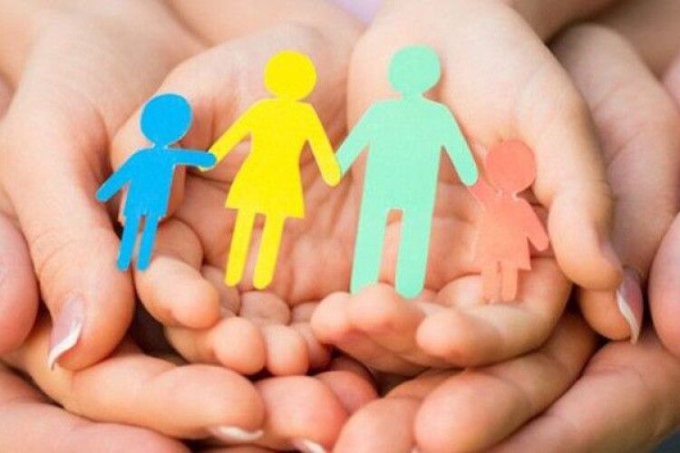 З початку року на Рівненщині 34 дитини «знайшли» маму й тата