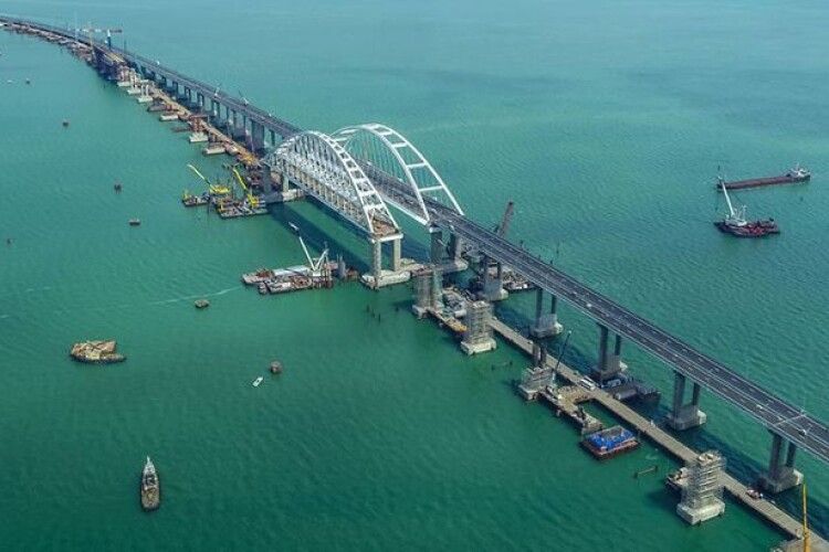 Представництво Президента України в Криму нагадує про незаконність в'їзду по Керченському мосту 