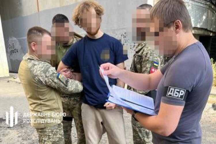 ДБР затримало військового-втікача, який зухвало закликав правоохоронців спіймати його (Відео)