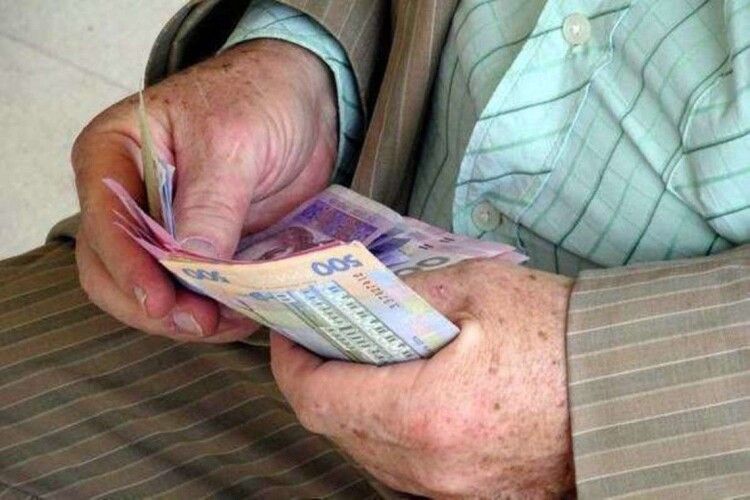 Індексація пенсій, нові зарплати військових: які зміни чекають на українців з 1 березня