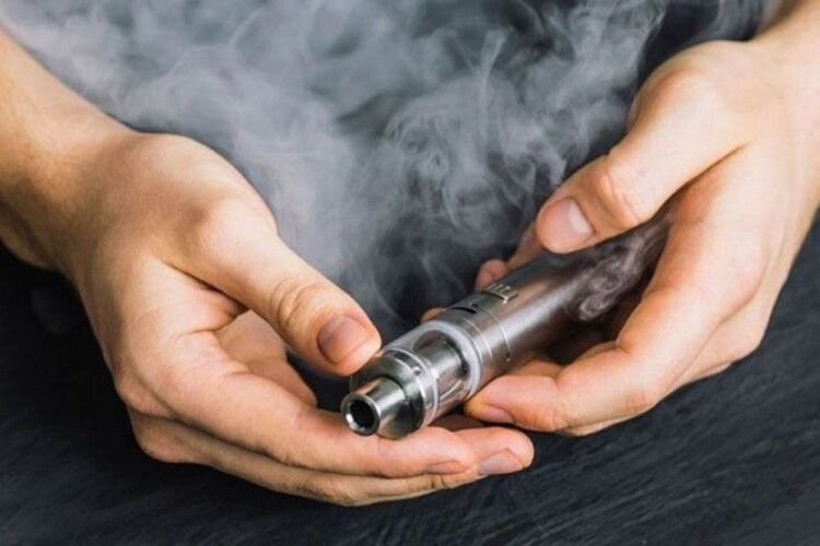 На Волині школяр із сокирою обікрав вейп-шоп на 49 тисяч гривень