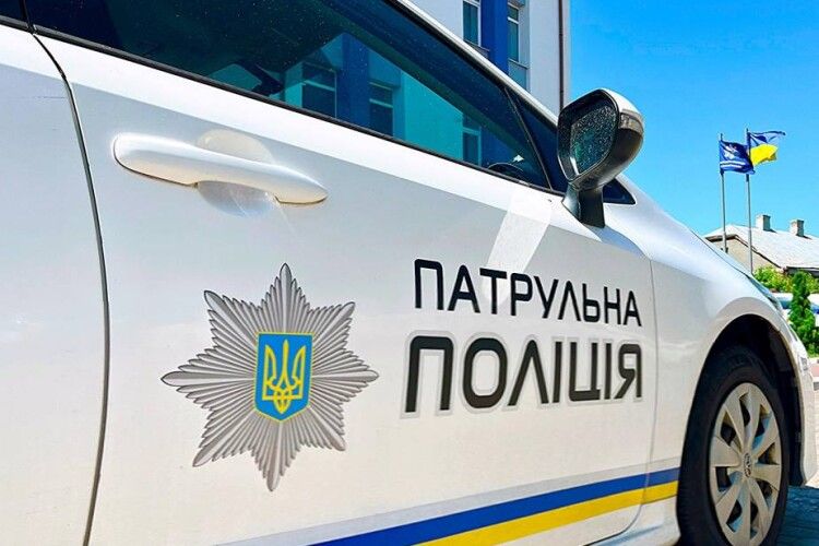 На дорозі біля Луцька патрульні врятували пенсіонера (Відео)