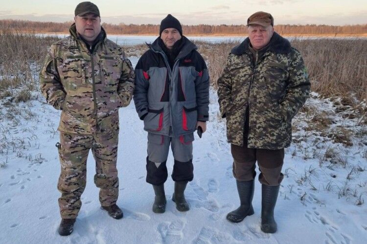 Природоохоронці оштрафували чоловіка під час зимової ловлі риби