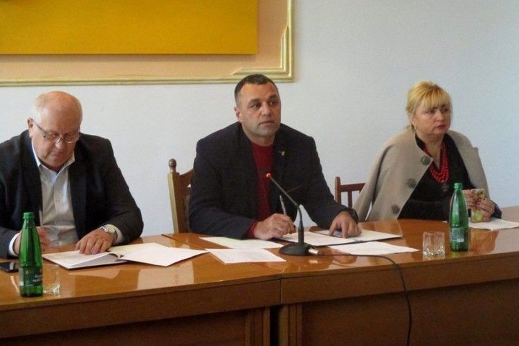 Іваничівська районна рада на Волині звернулась до Петра Порошенка