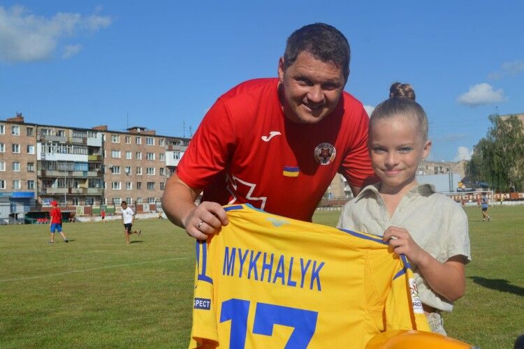 Легенди українського футболу проти зірок Ковеля: на матчі збирали кошти на автомобіль для військових