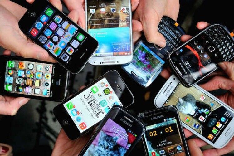 Деяким українцям можуть відключити мобільні телефони: кому і коли