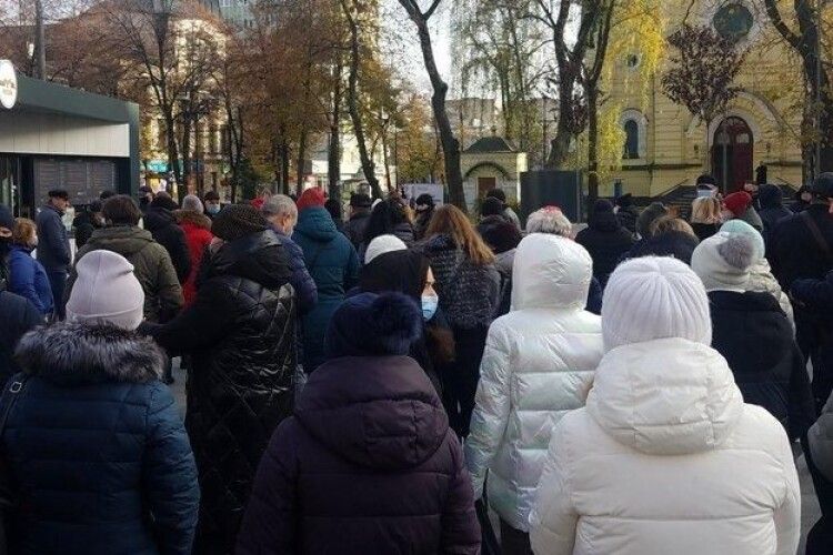 На межі закриття: у Рівному – масовий протест підприємців проти карантину