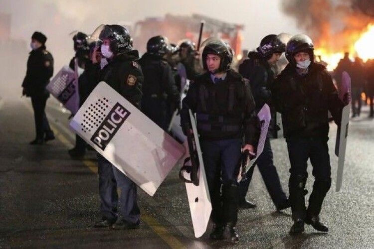 Протести у Казахстані: в Алмати від вогнепального поранення загинув 11-річний хлопчик