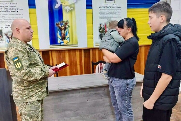 Орден – в руках найрідніших: на Волині вручили державні нагороди рідним полеглих воїнів