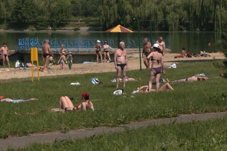 Холодний душ і кондиціонер: як пережити спеку без шкоди здоров'ю