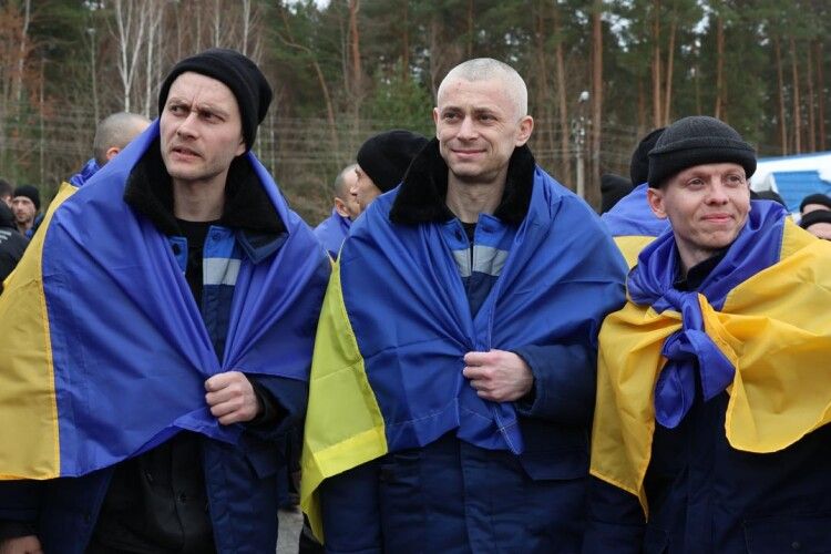Сльози радості: з російського полону звільнено 200 українців