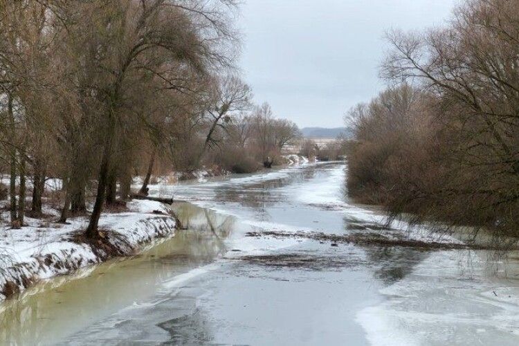 У селищі на Волині через повінь підтопило чотири вулиці (Відео)