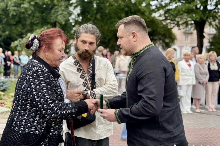 У громаді на Волині рідним полеглих Захисників вручили почесні нагороди