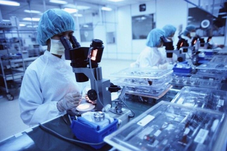 У росії видали новий фейк про «біолабораторії» в Україні (Відео)
