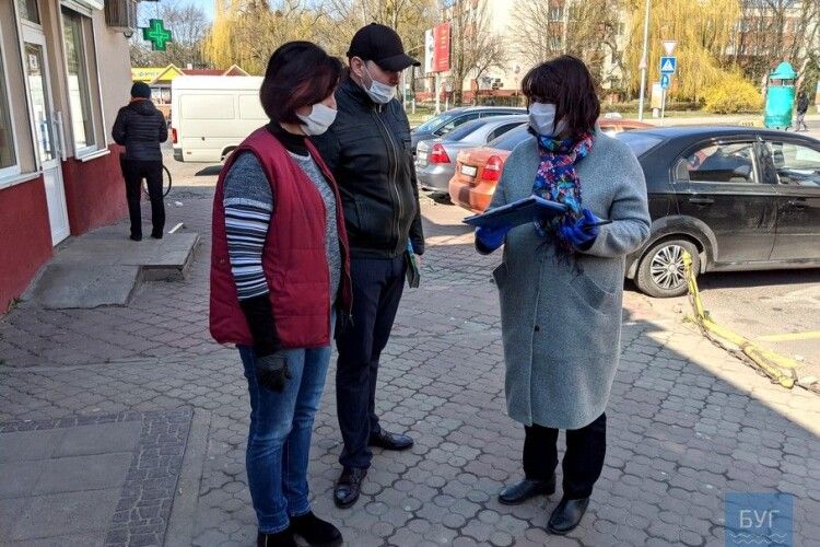 У Володимирі-Волинському поліція і Держпродспоживслужба обстежували заклади торгівлі