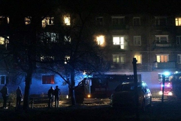 У Нововолинську рятувальники евакуювали з вогню трьох дітей