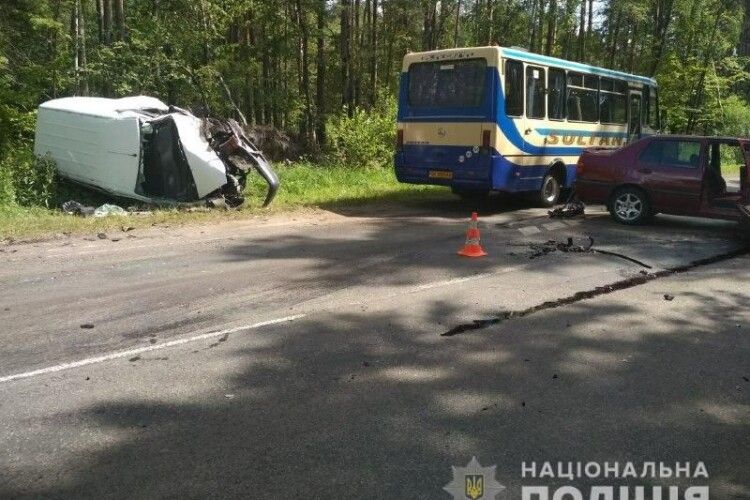 На Костопільщині зіткнулися три автомобілі