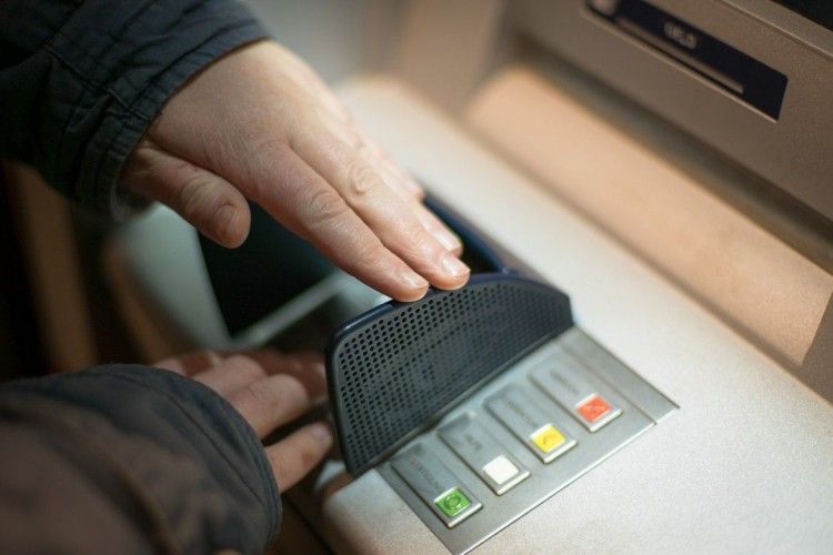 Фермери переказали шахраям десятки тисяч гривень за обіцяну техніку
