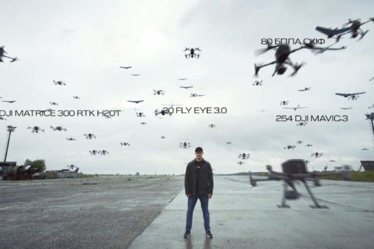 У небо одночасно підняли Армію дронів з 500 БПЛА: момент зафіксували на відео 