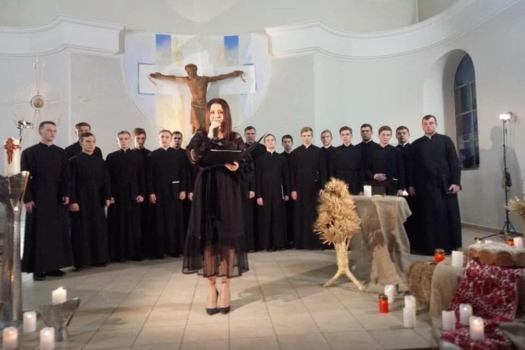 Співачка вшанувала жертв Голодомору доброчинною акцією