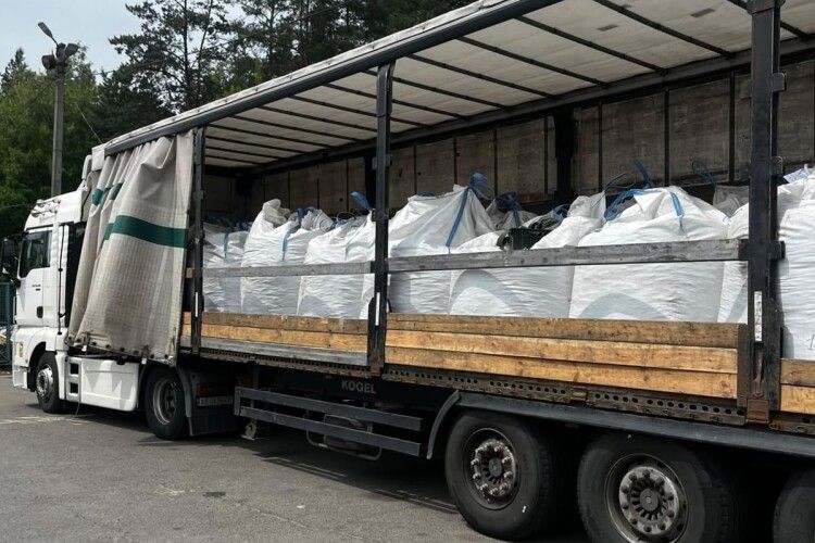 Через Волинь у біг-бегах хотіли таємно вивезти мікросхеми та радіодеталі (Фото)