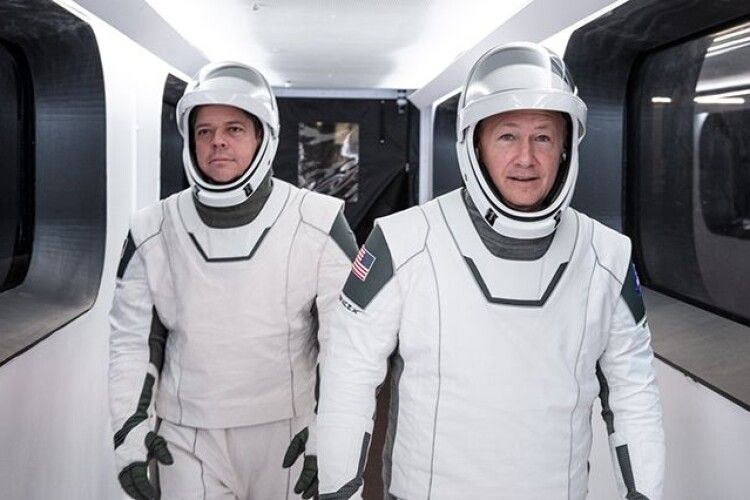 Вперше в історії приватна компанія відправила людей в космос
