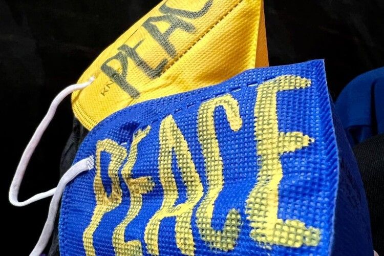 Збірній України заборонили вийти на церемонію закриття Паралімпіади в масках з написом «мир»