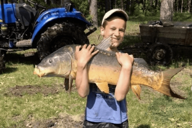 На Поліссі 14-річний хлопець впіймав велетенську рибину (Фото)