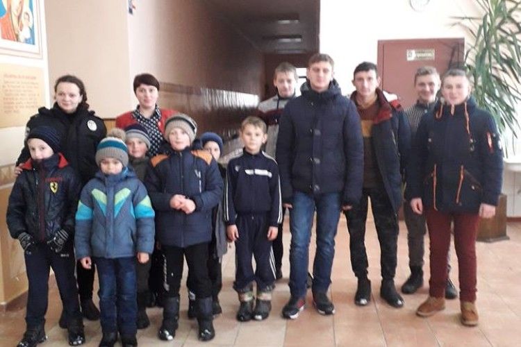 На Любешівщині правоохоронці відвідали сім`ї, які потрапили  в тяжкі життєві обставини