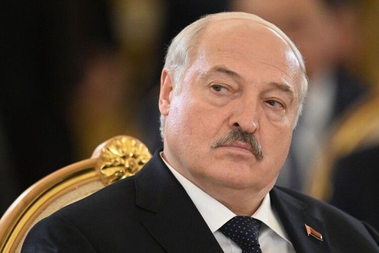Якщо помре Лукашенко, в Білорусі введуть воєнний стан
