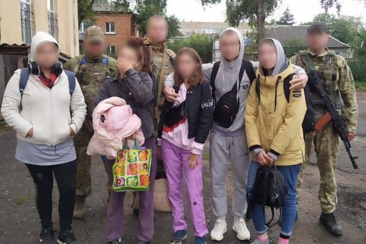 На Харківщині окупанти тиждень утримували у підвалі п'ятьох дітей (Фото)
