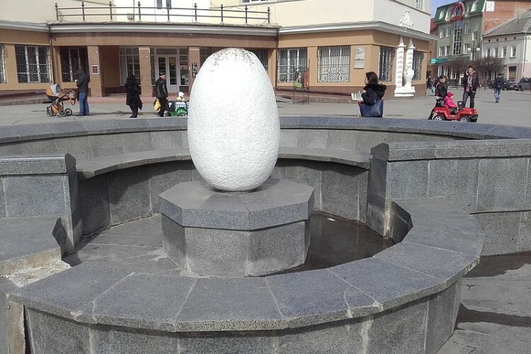 Рівно 15 років тому Януковича атакував «важкий тупий предмет», відомий серед простих людей як куряче яйце 