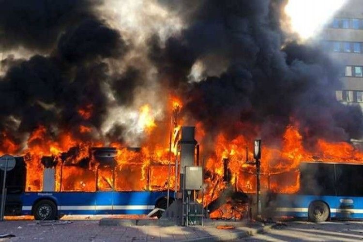 У Стокгольмі вибухнув автобус