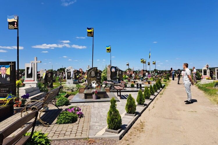 У Володимирі, що на Волині, вирішували, як захистити могили воїнів