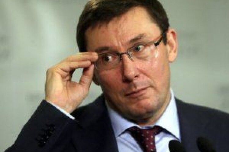 Луценко повернувся в Україну