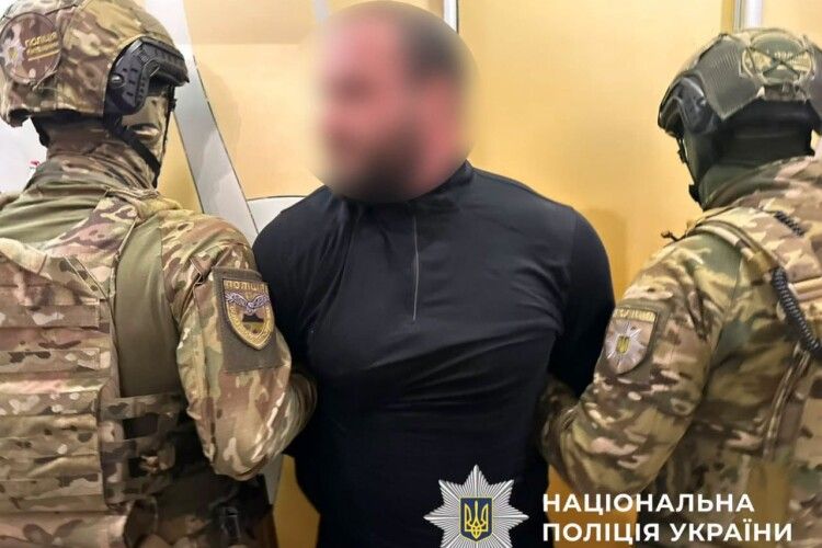 У Вишгороді поліція в останній момент зірвала напад із кислотою на жінку (Відео)
