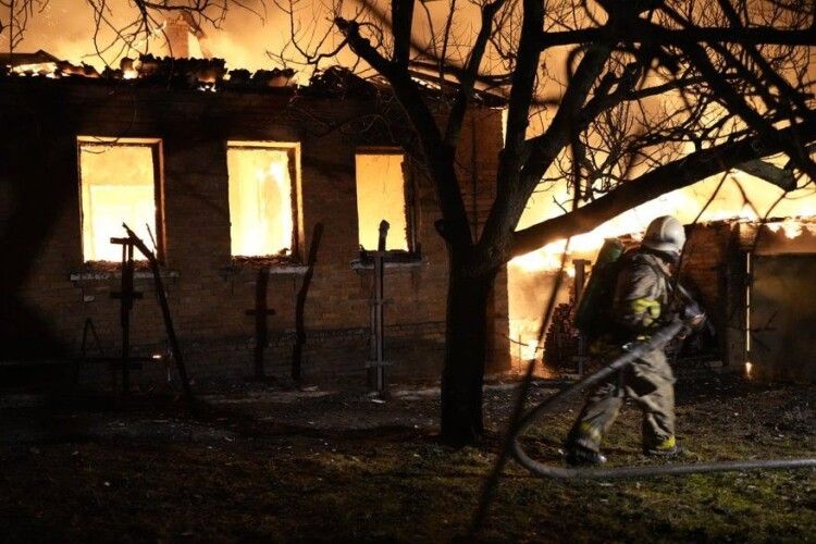  У Харкові  «Шахеди»  влучили в АЗС: горять 14 приватних будинків, загинуло семеро людей