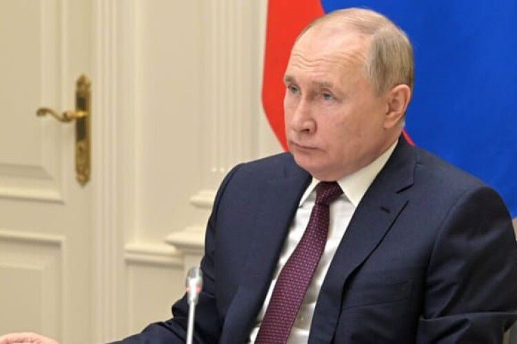 Путін приймає ванни з екстракту рогів оленів та їздить із командою лікарів – розслідування (Відео)