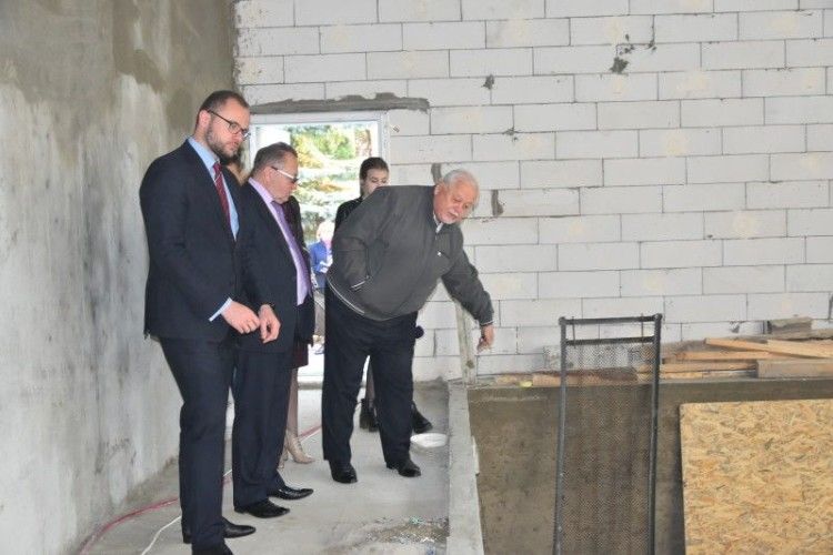 В одній із луцьких шкіл завершують оновлення басейну, інший заклад нагально потребує такого ремонту