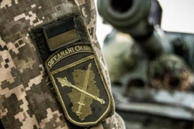 Вогонь на Сході не припиняється: бойовики поранили українського військового