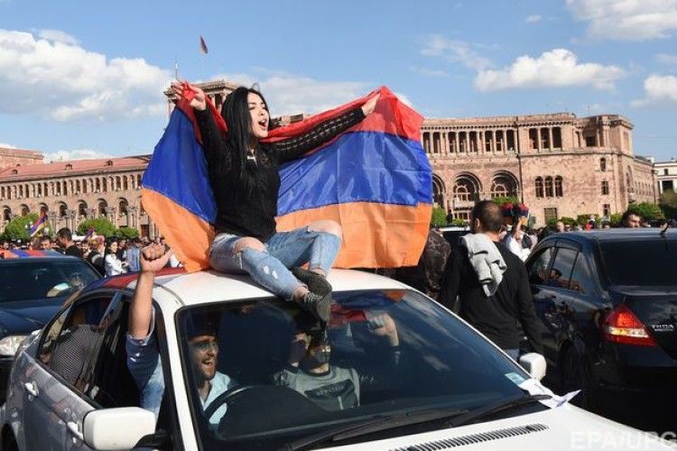 Президент Вірменії підписав указ про відставку уряду