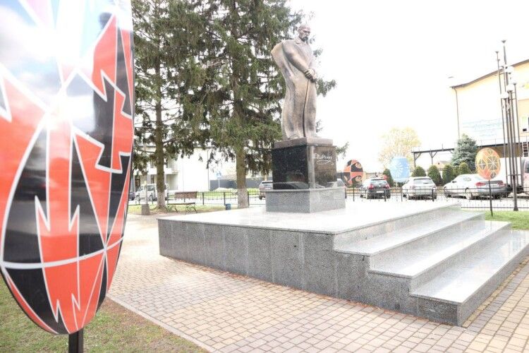 У селі на Волині встановили святкову локацію